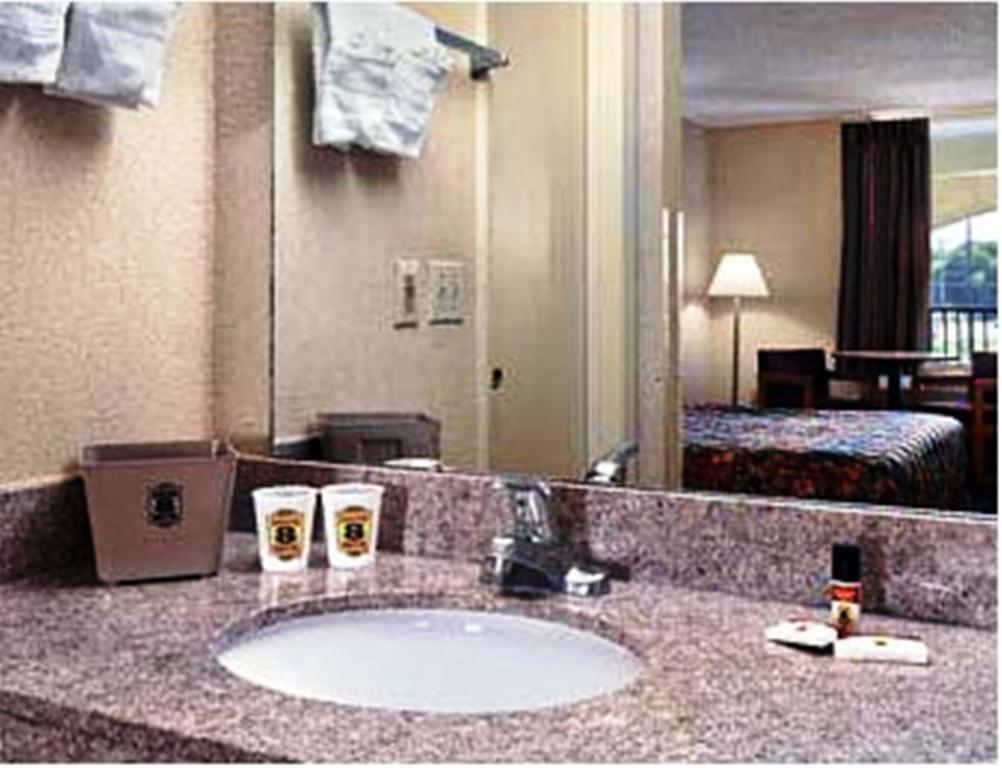 Super 8 by Wyndham Walterboro