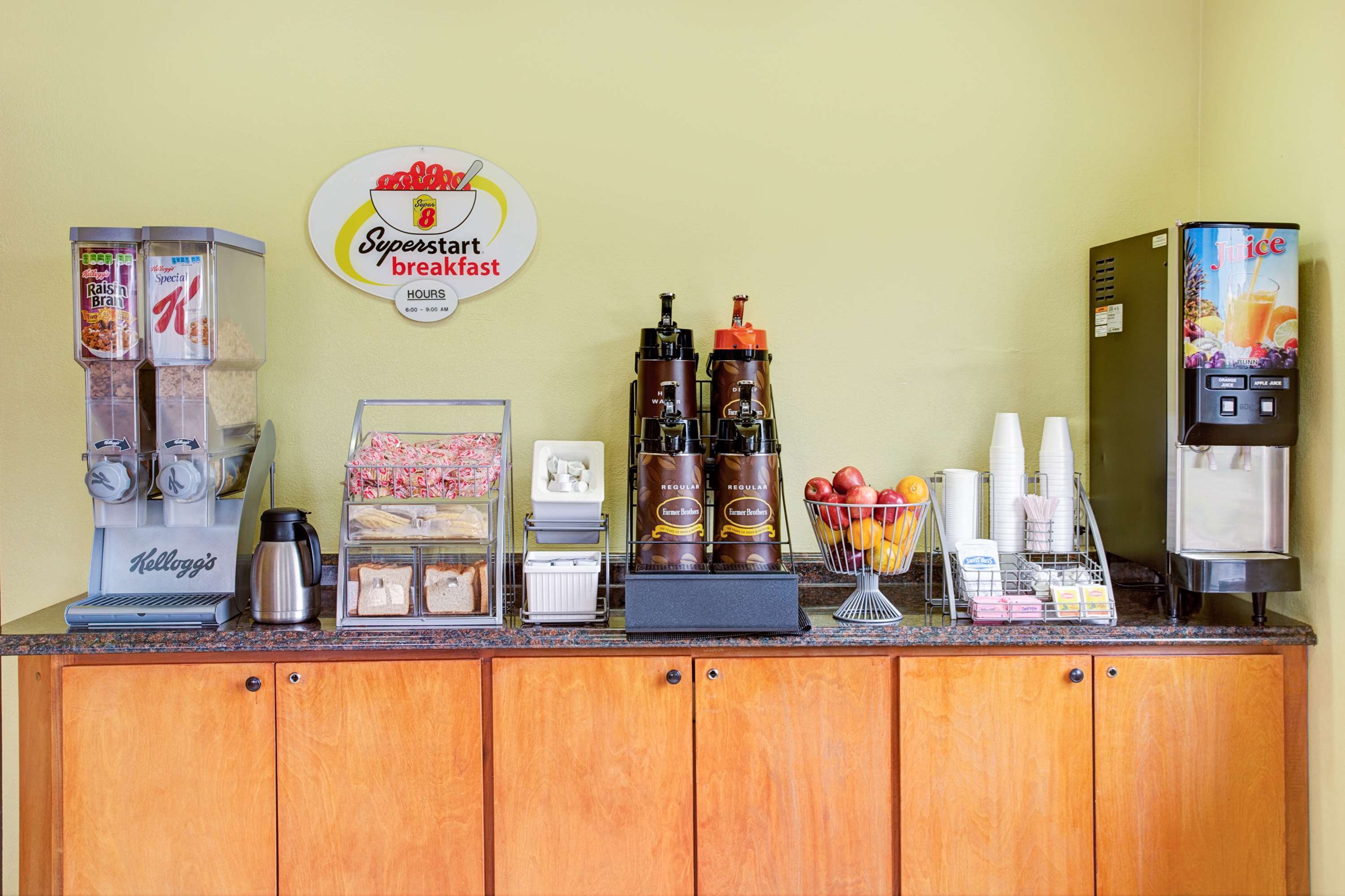 Super 8 by Wyndham Walterboro