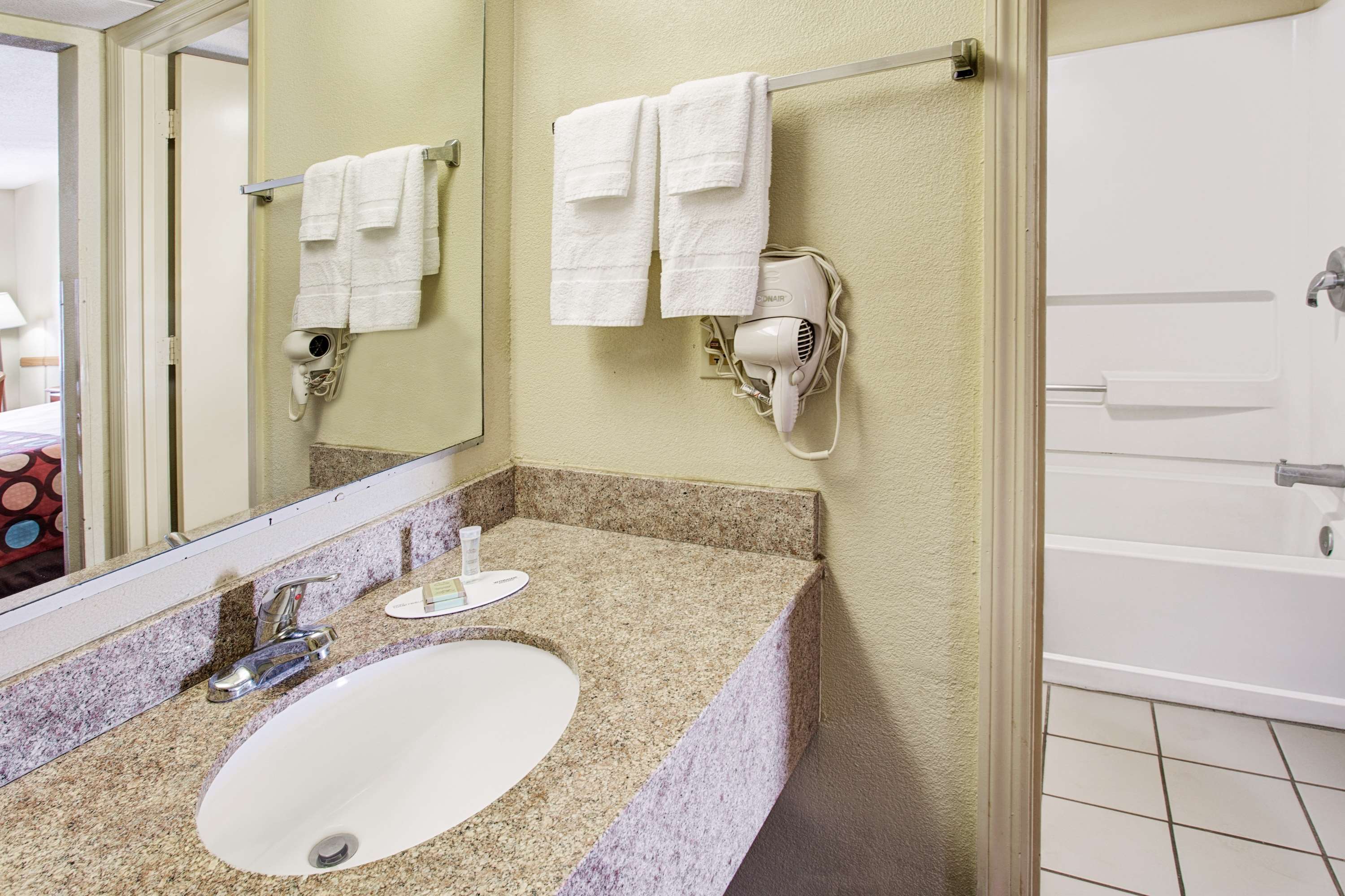 Super 8 by Wyndham Walterboro