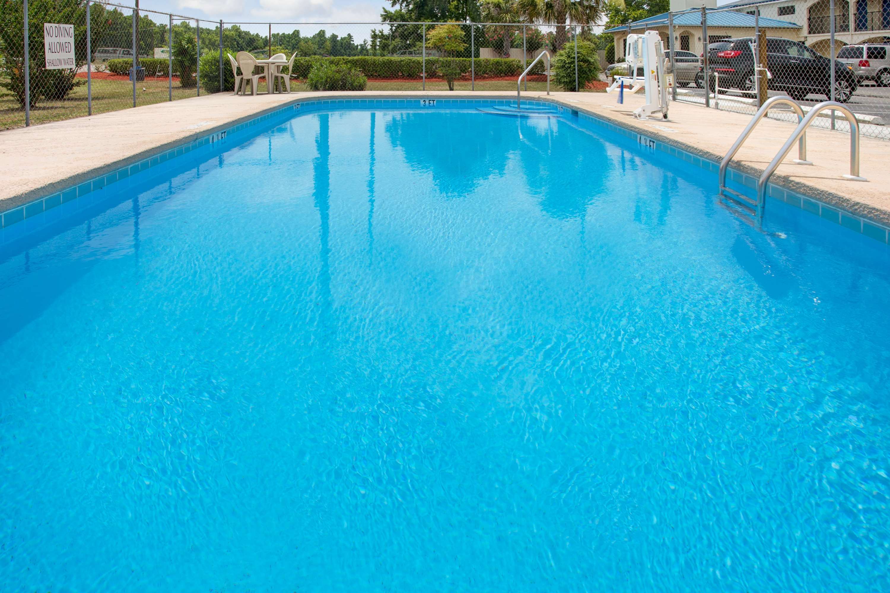 Super 8 by Wyndham Walterboro