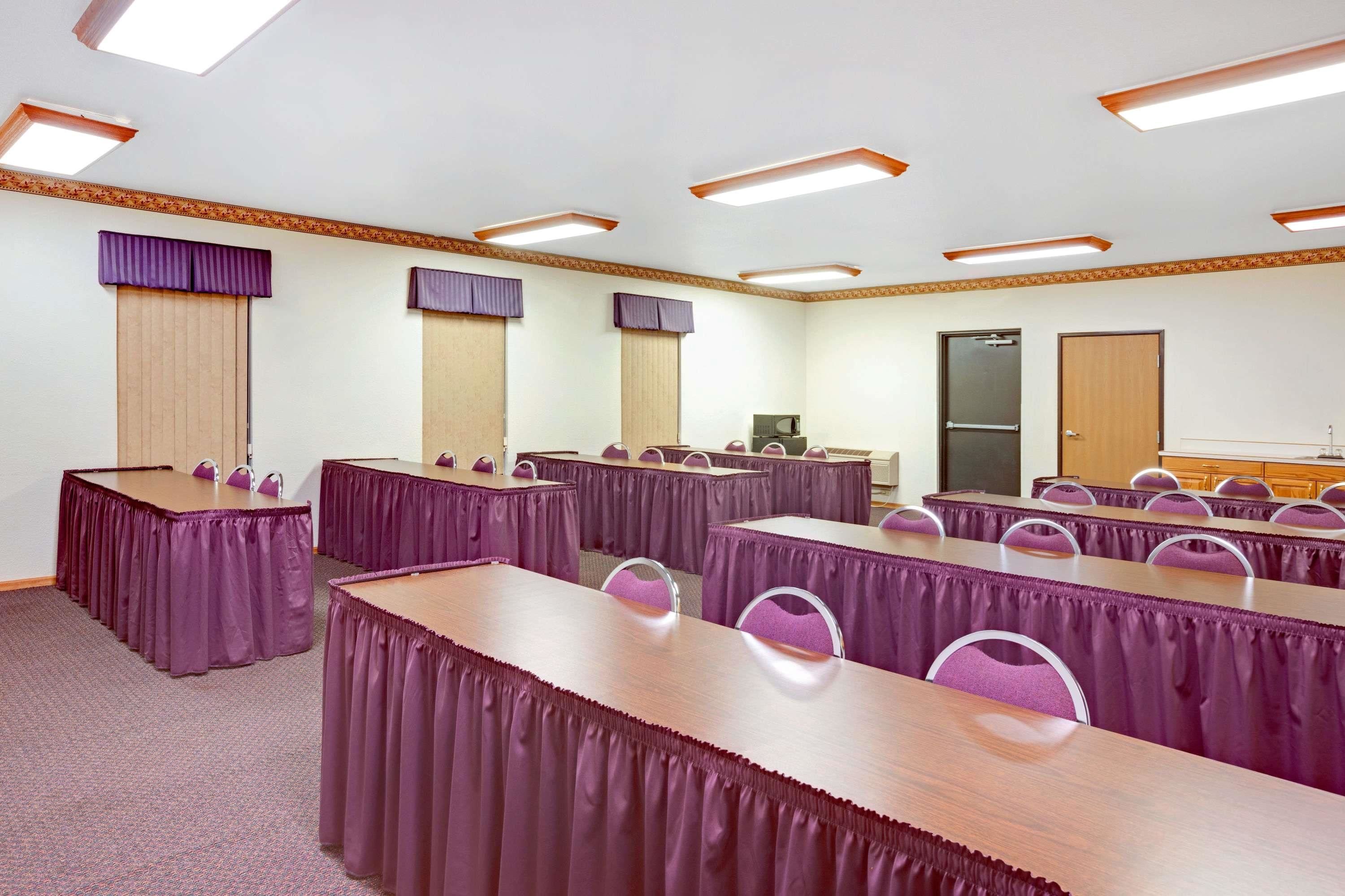 Super 8 by Wyndham Aberdeen East
