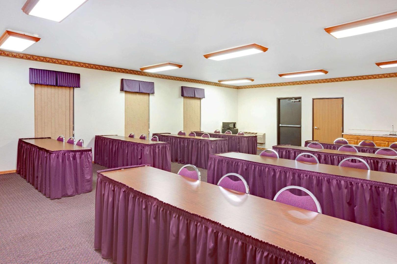 Super 8 by Wyndham Aberdeen East