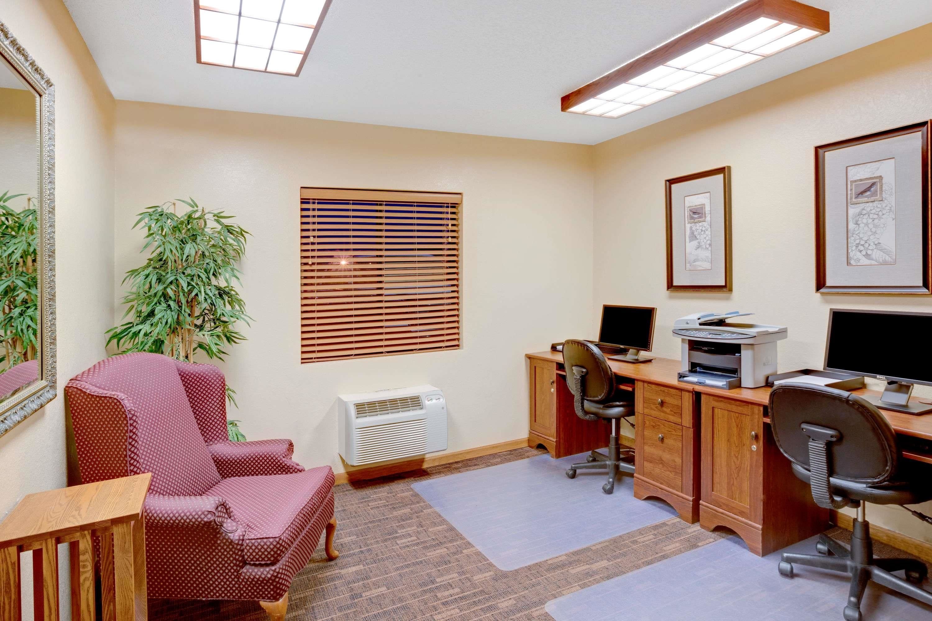 Super 8 by Wyndham Aberdeen East