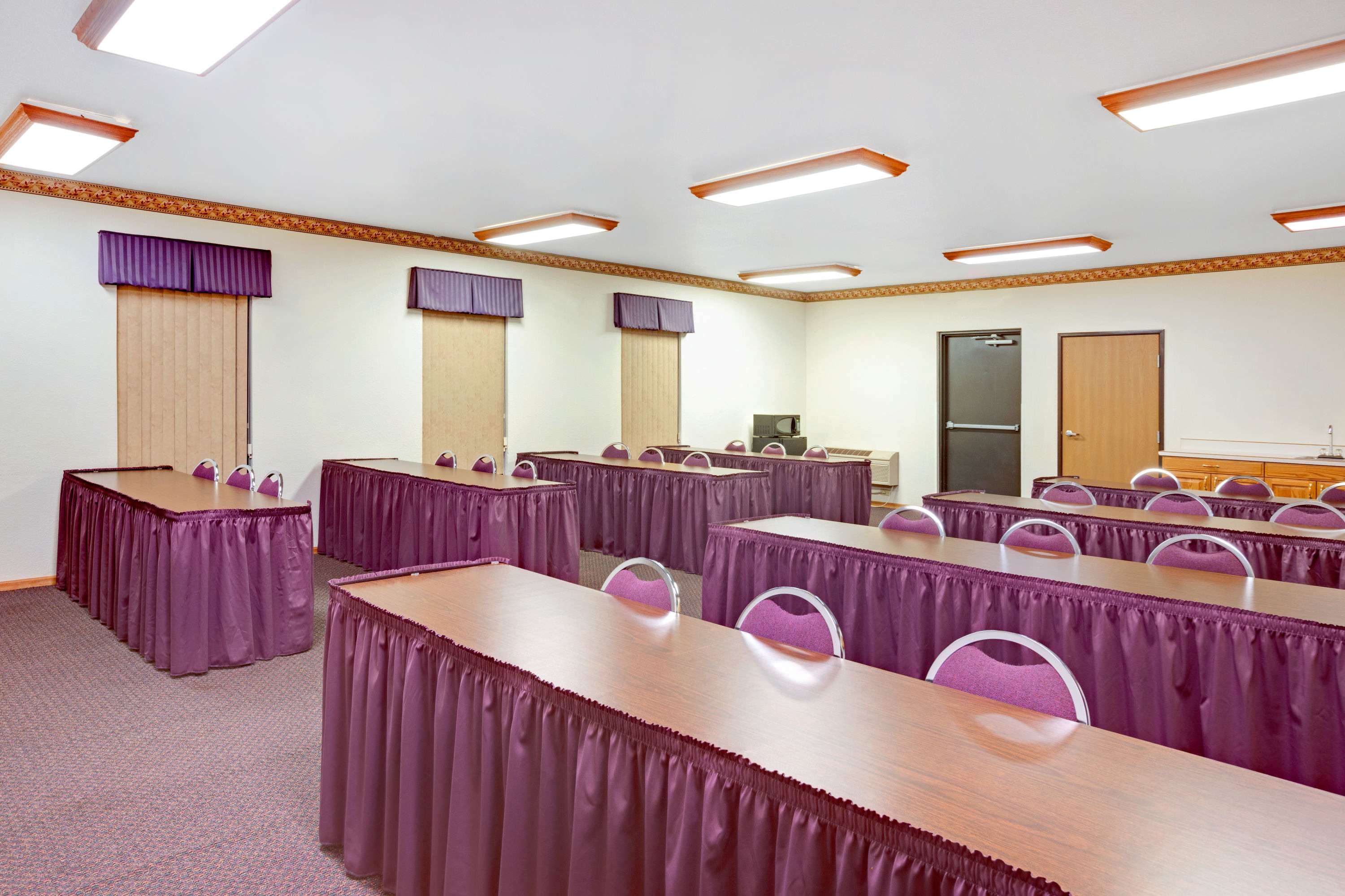 Super 8 by Wyndham Aberdeen East