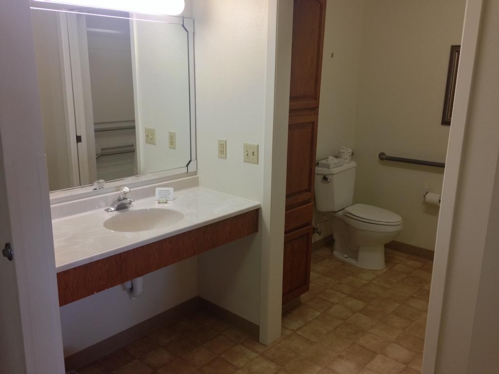 Super 8 by Wyndham Aberdeen West