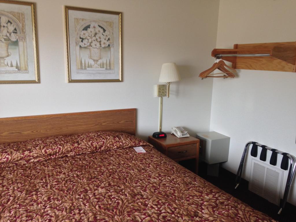 Super 8 by Wyndham Aberdeen West