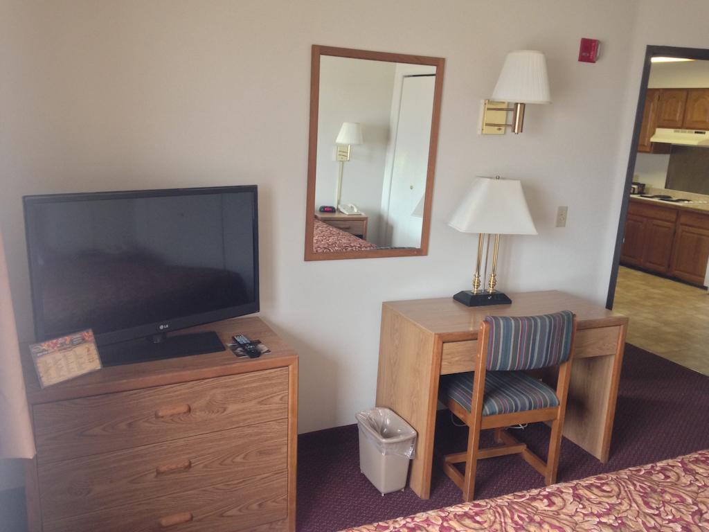 Super 8 by Wyndham Aberdeen West