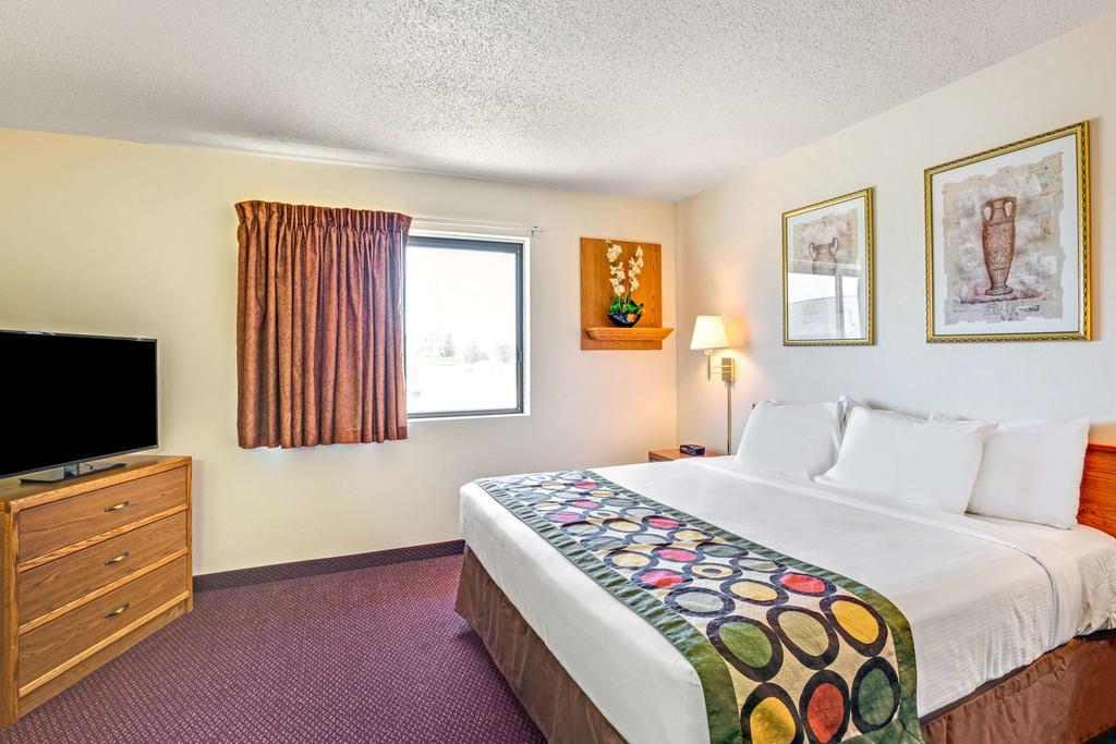 Super 8 by Wyndham Aberdeen West