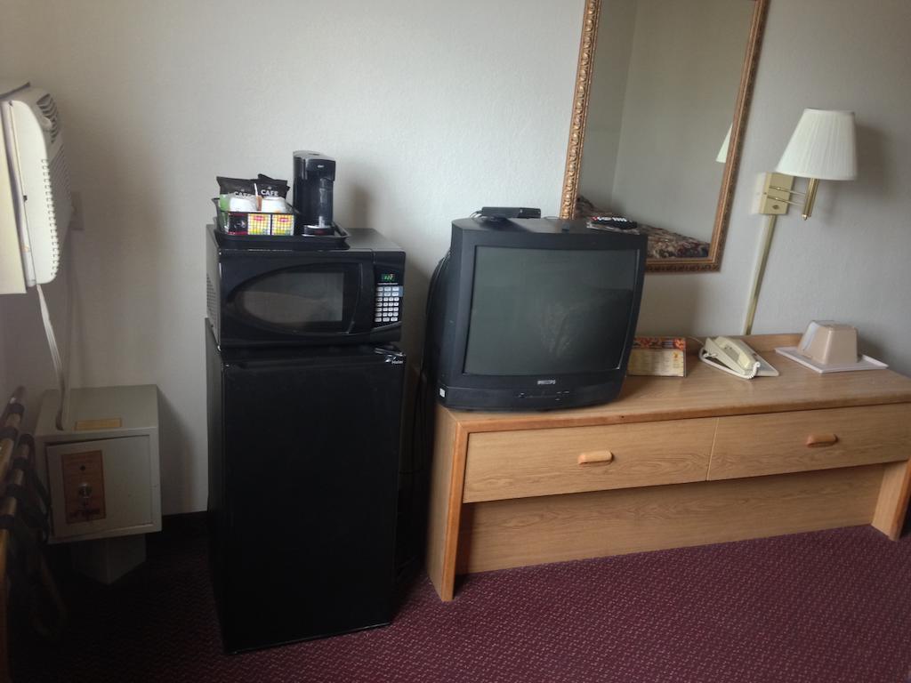 Super 8 by Wyndham Aberdeen West