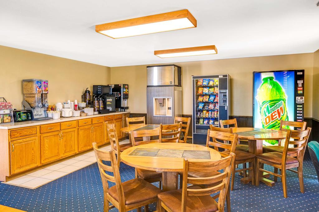 Super 8 by Wyndham Aberdeen West