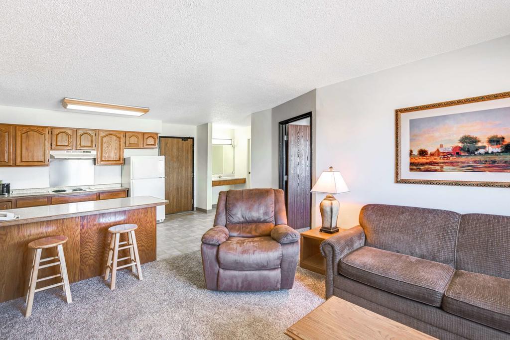 Super 8 by Wyndham Aberdeen West
