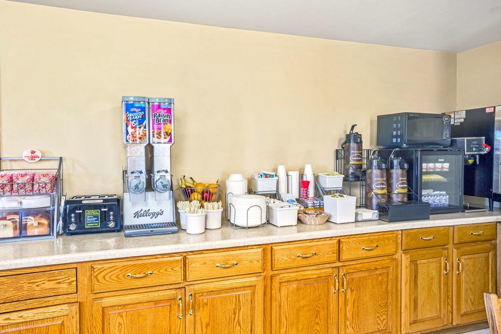Super 8 by Wyndham Aberdeen West