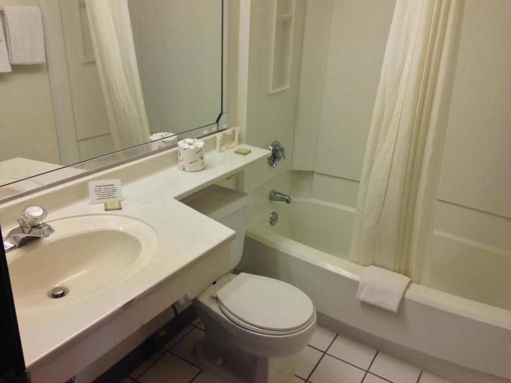 Super 8 by Wyndham Aberdeen West