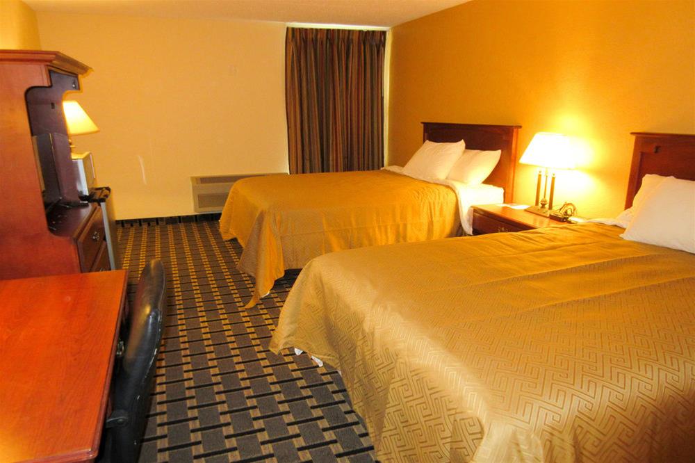 Econo Lodge Inn & Suites