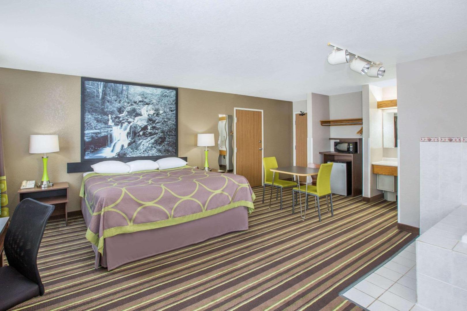 Super 8 by Wyndham Brookings