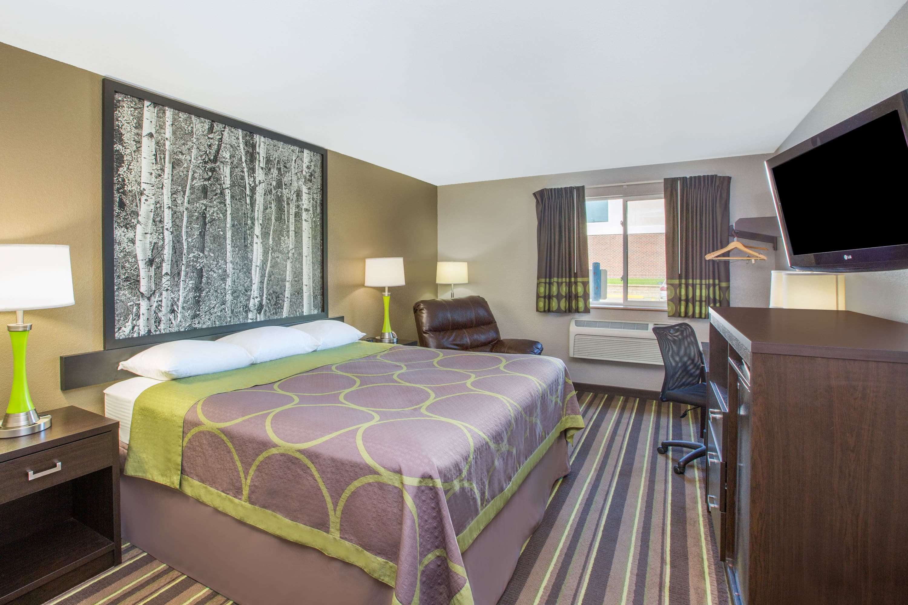 Super 8 by Wyndham Brookings