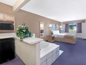 Super 8 by Wyndham Chamberlain SD