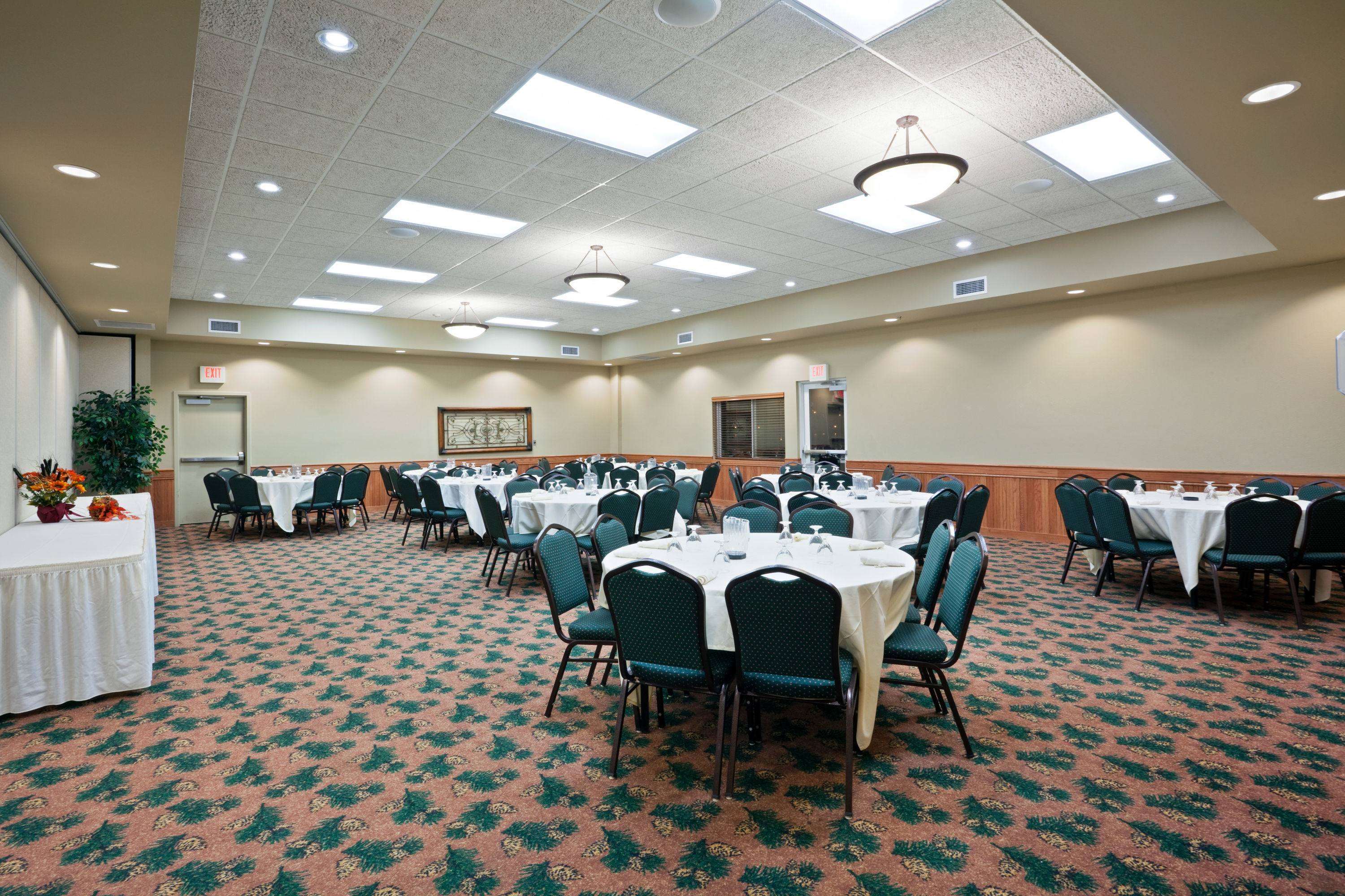 AmericInn by Wyndham Fort Pierre Conference Center