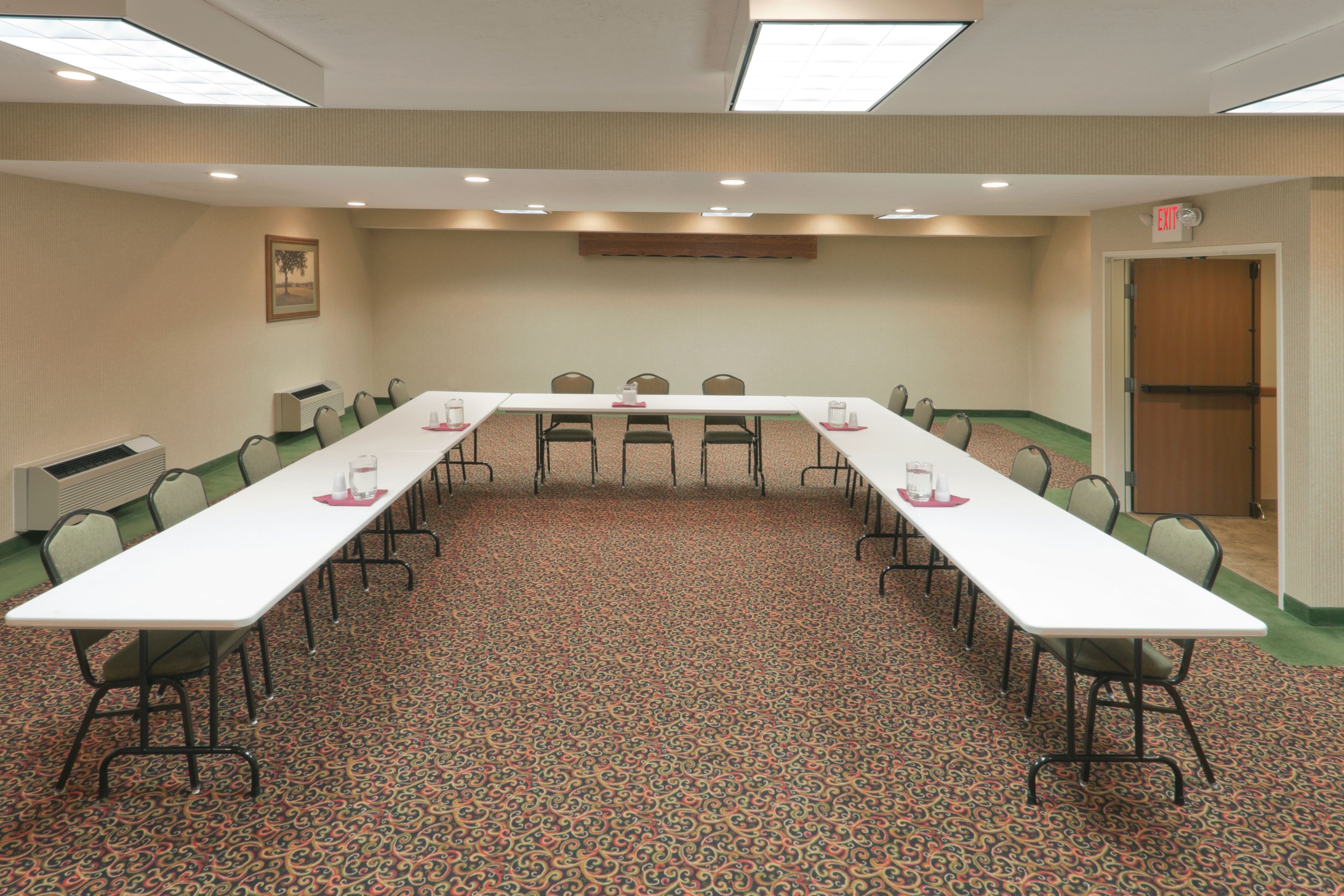 Holiday Inn Express Hotel & Suites Pierre - Fort Pierre