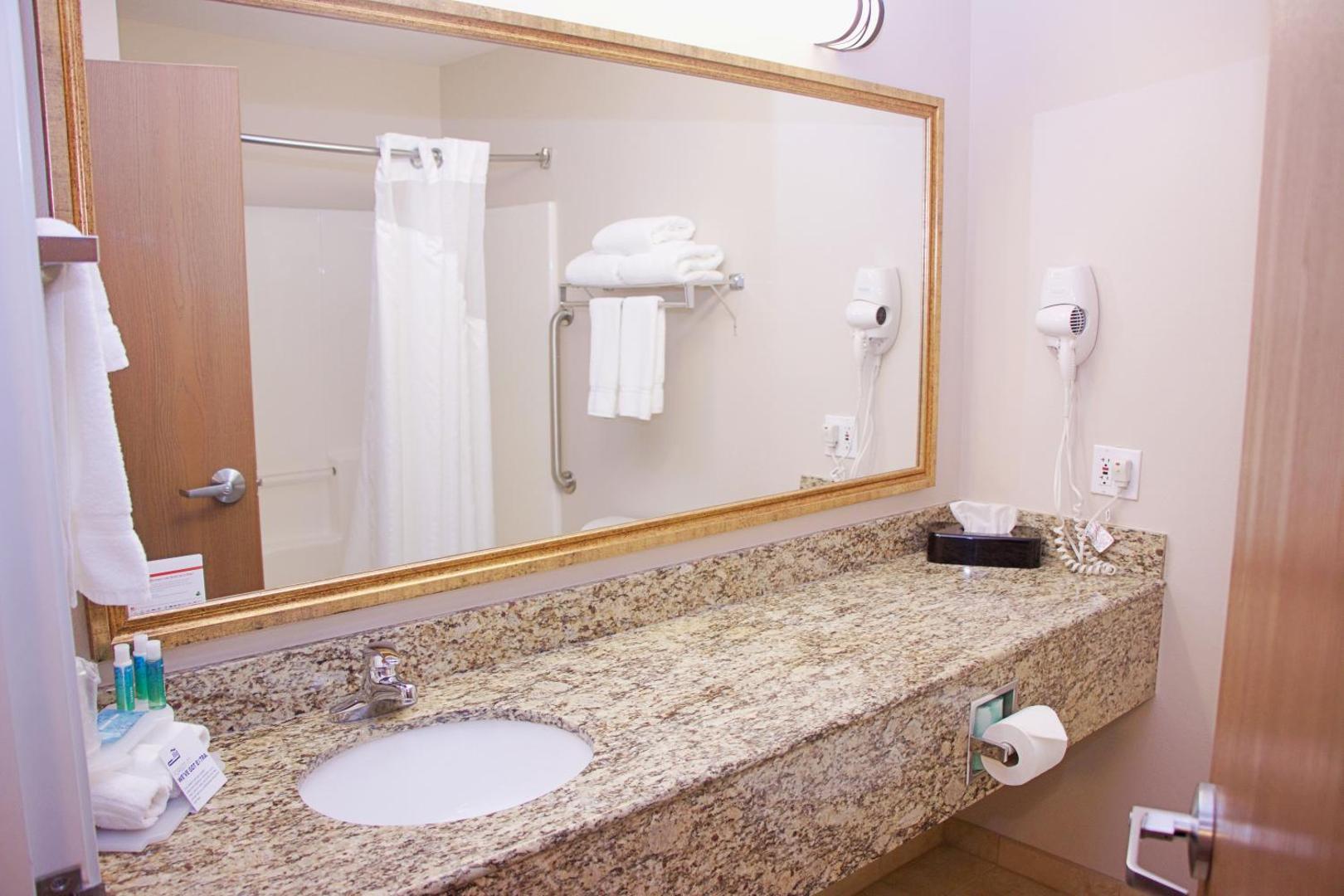 Holiday Inn Express Hotel & Suites Pierre - Fort Pierre