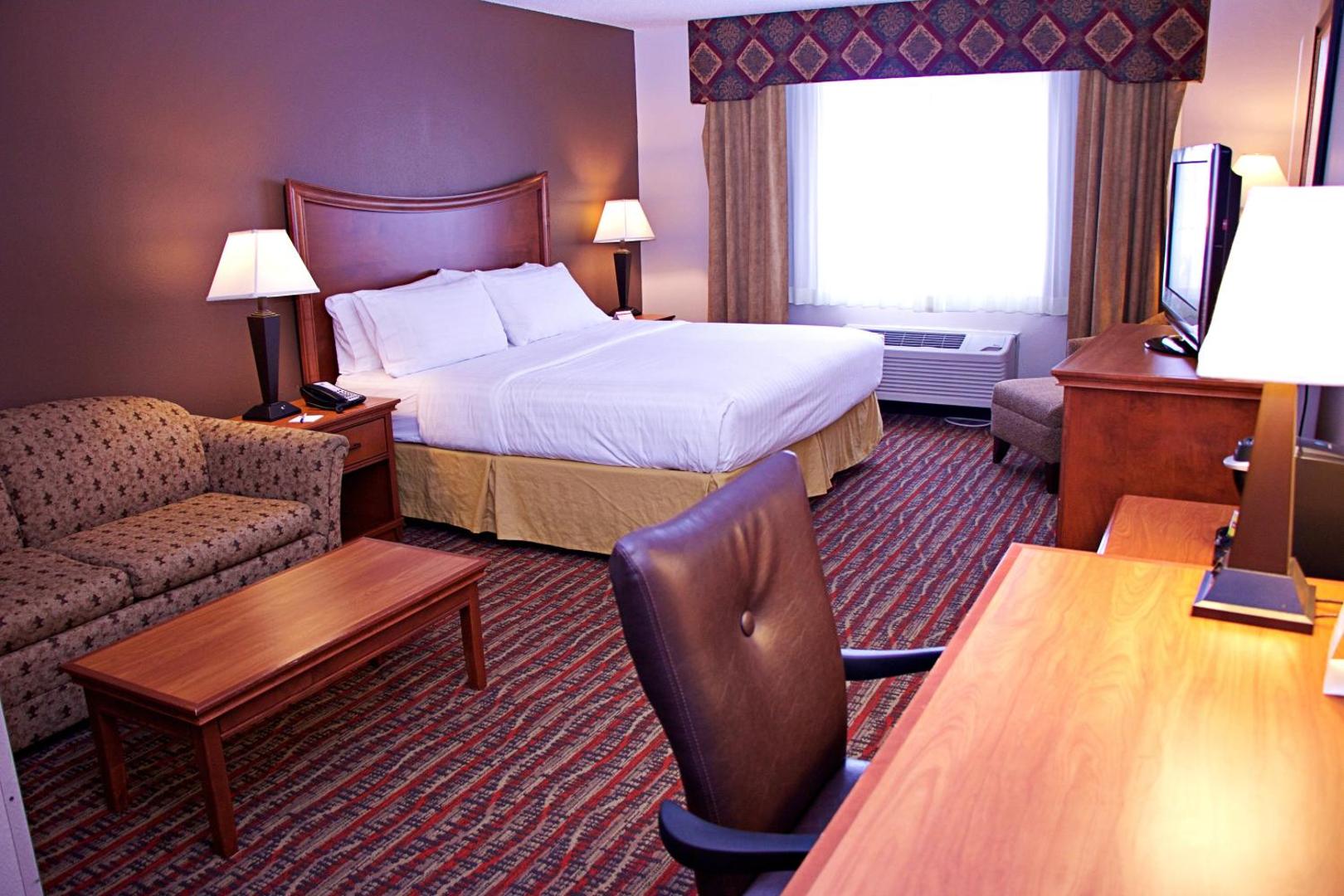 Holiday Inn Express Hotel & Suites Pierre - Fort Pierre