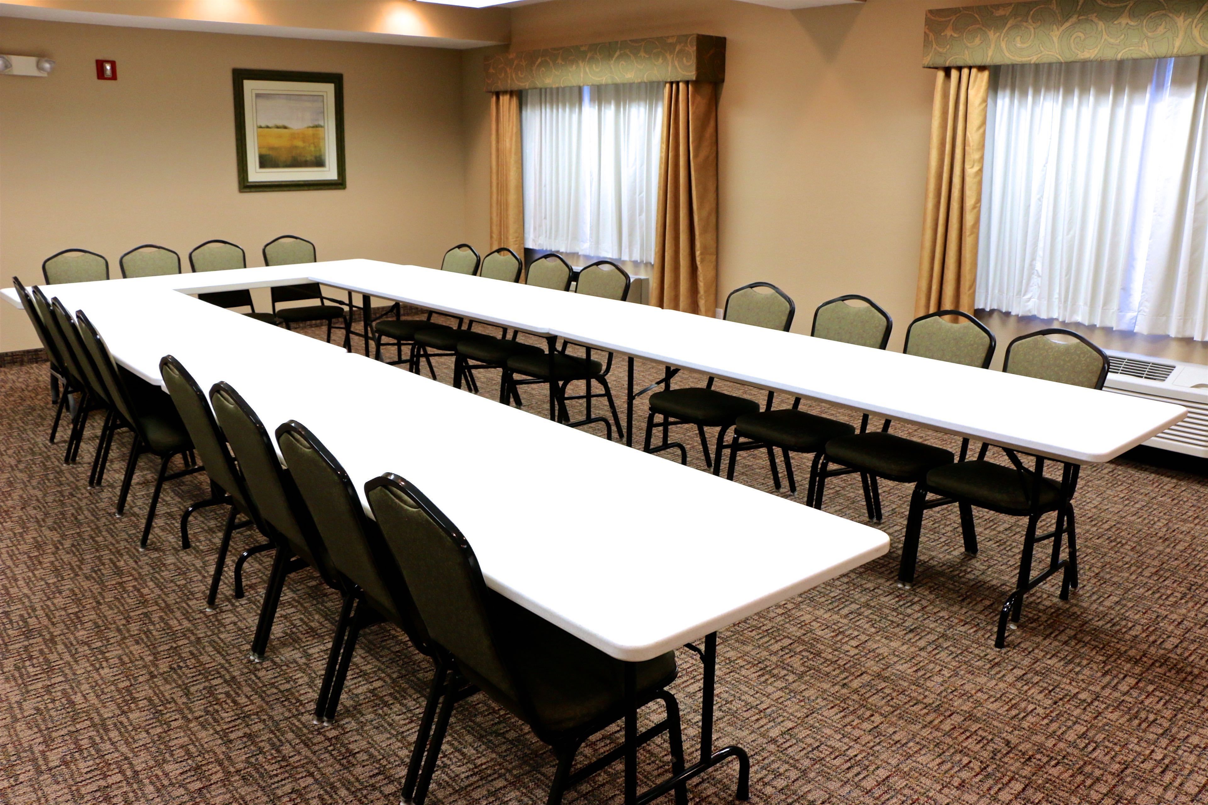 Holiday Inn Express Hotel & Suites Pierre - Fort Pierre