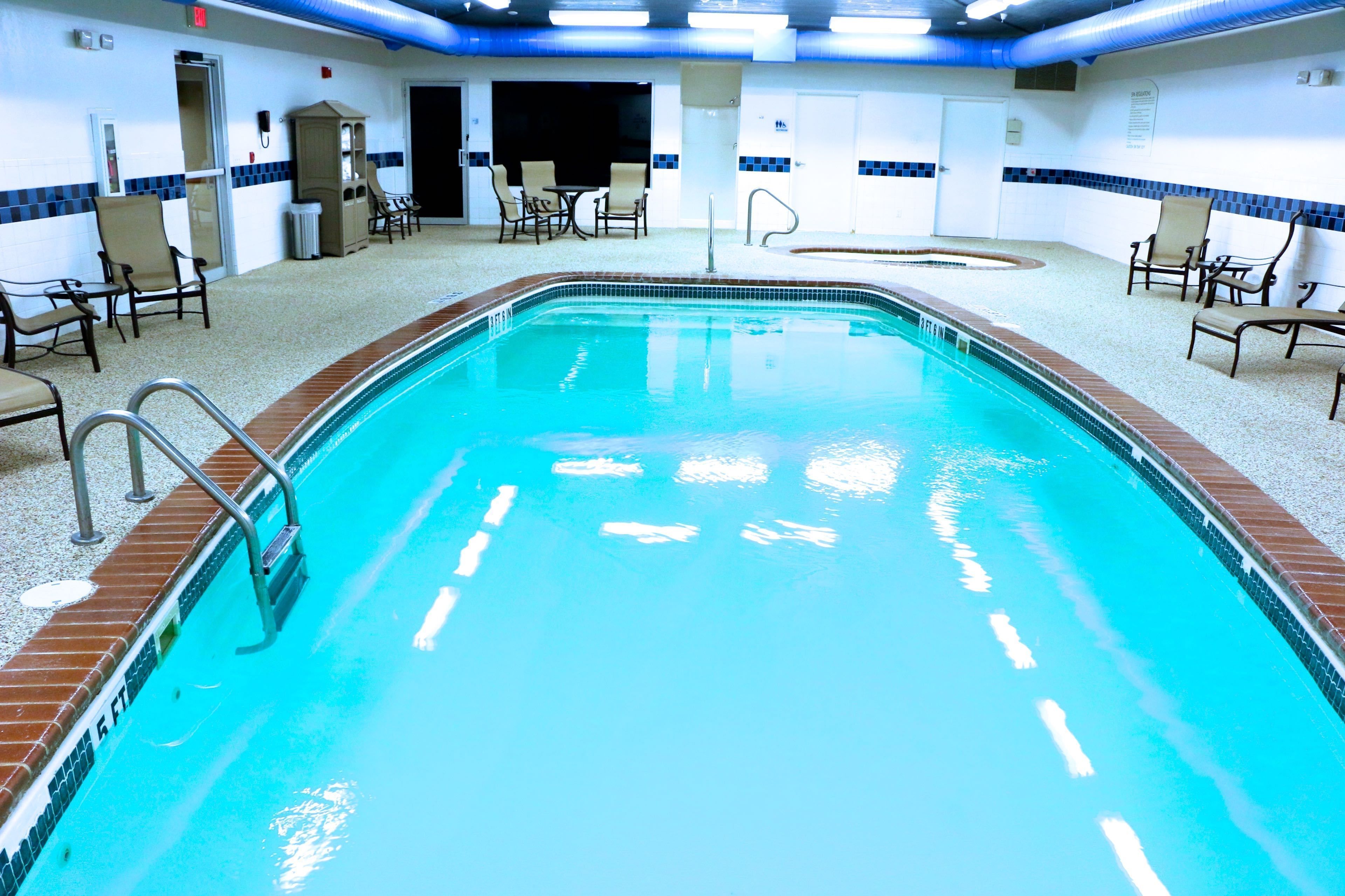 Holiday Inn Express Hotel & Suites Pierre - Fort Pierre
