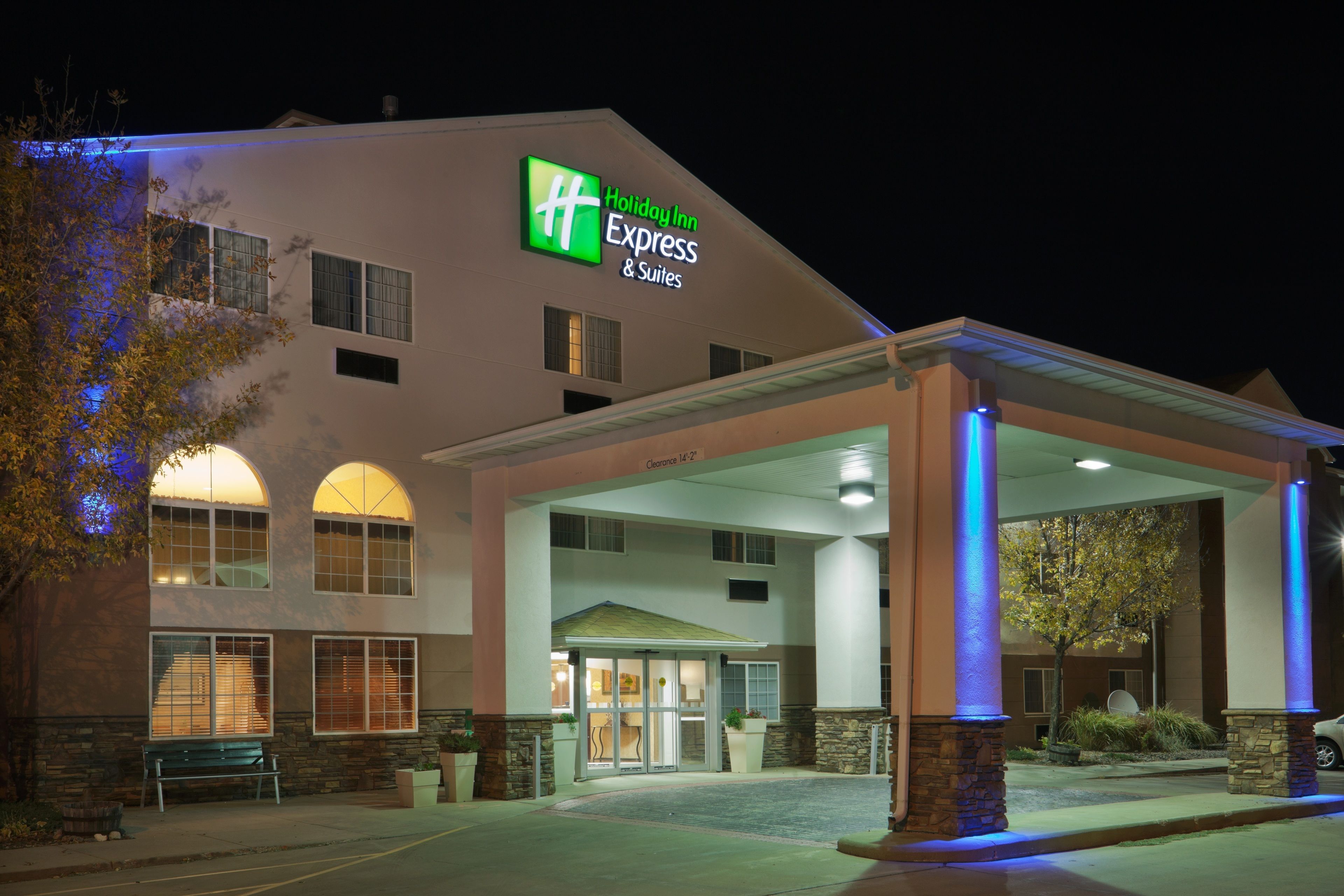 Holiday Inn Express Hotel & Suites Pierre - Fort Pierre