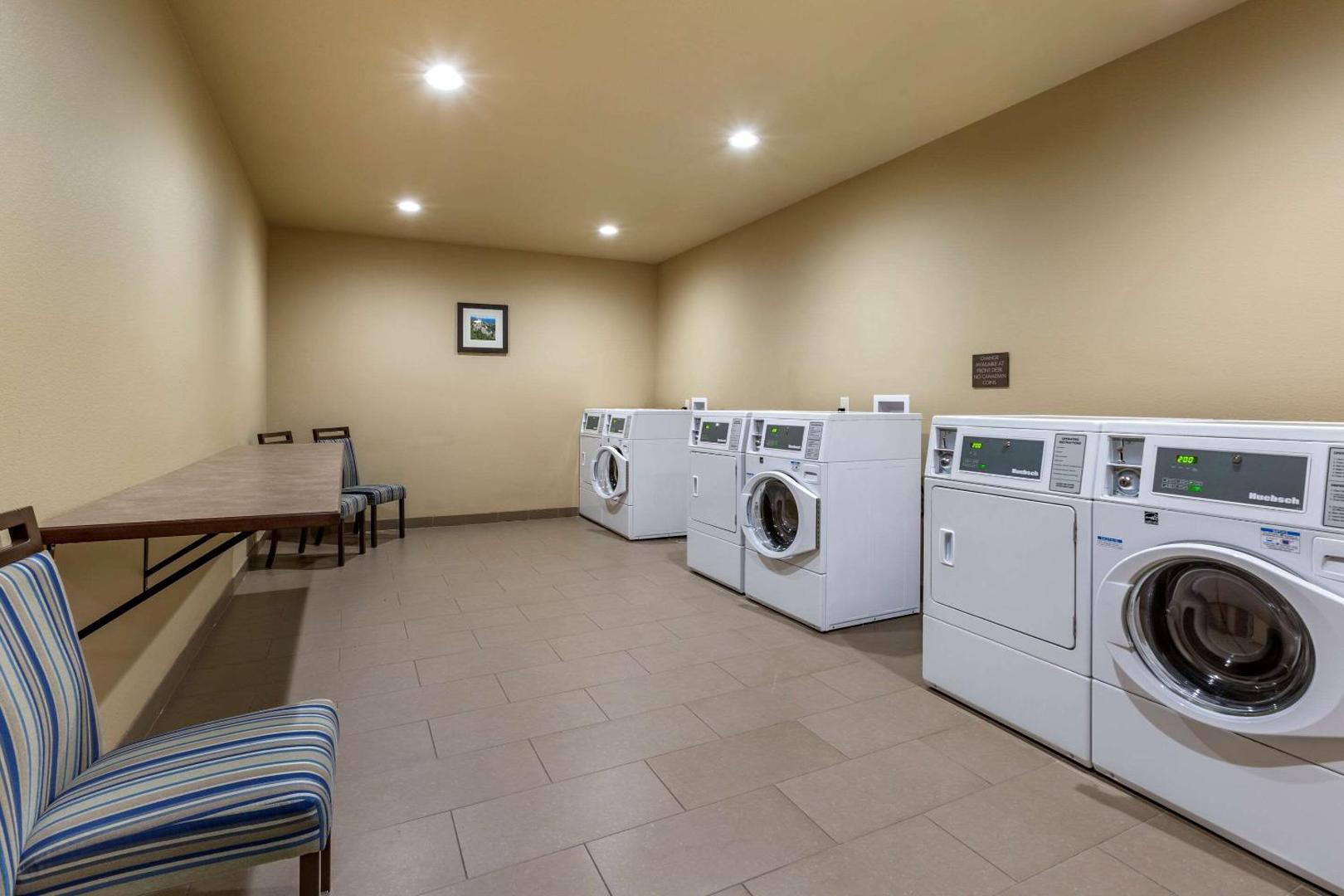 Comfort Inn & Suites Hill City