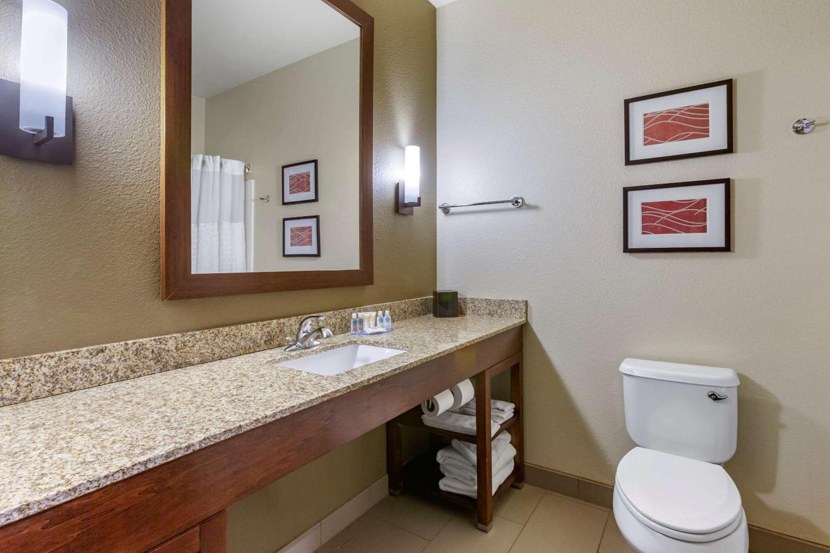 Comfort Inn & Suites Hill City