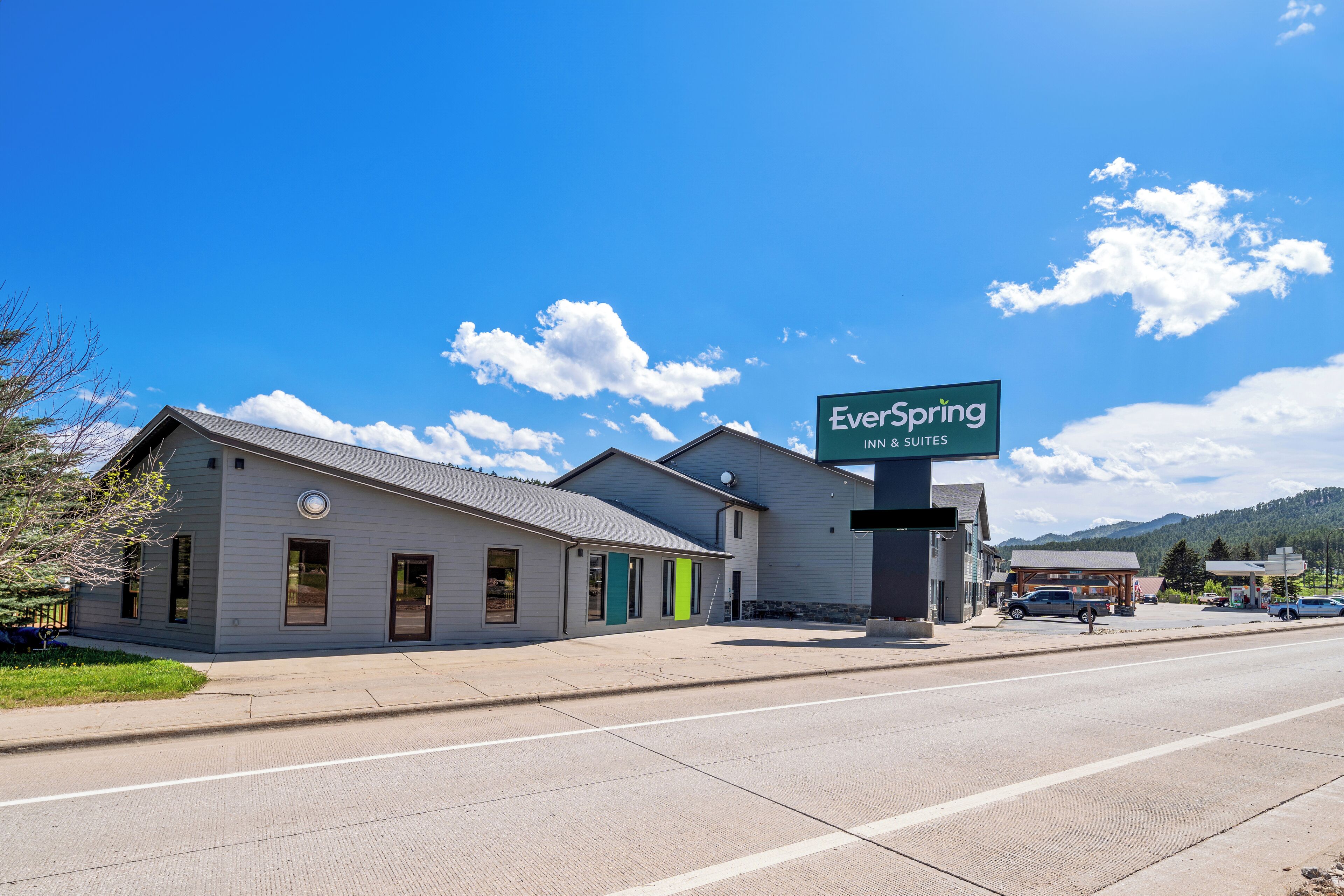 EverSpring Inn & Suites