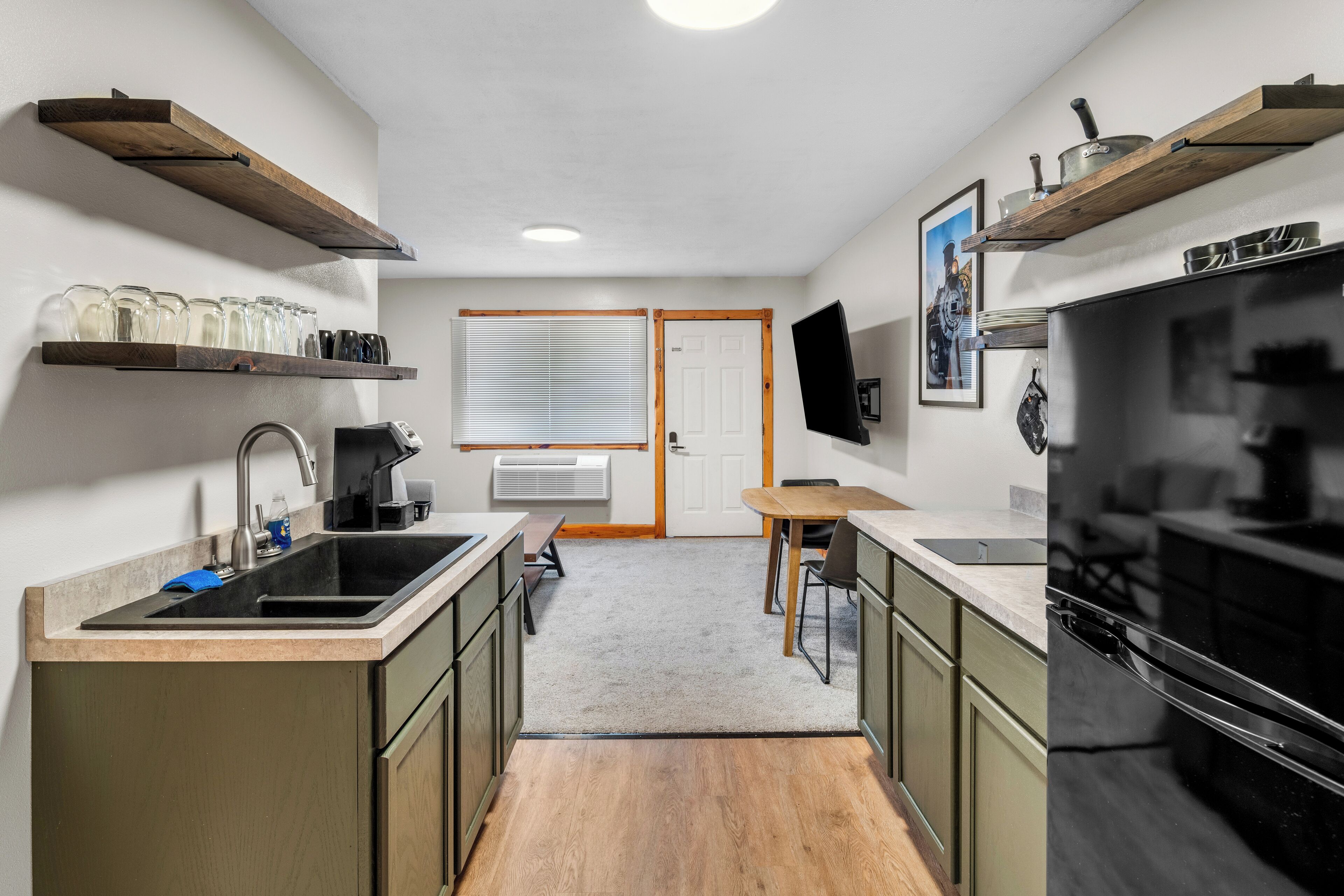 EverSpring Inn & Suites
