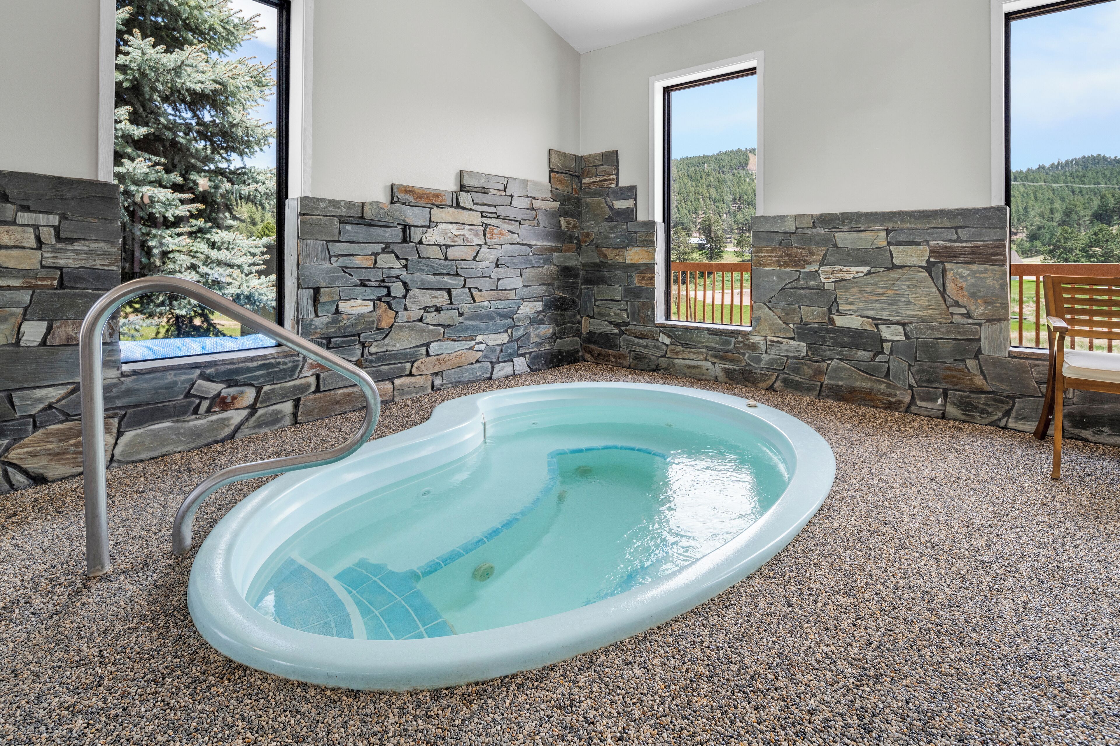 EverSpring Inn & Suites