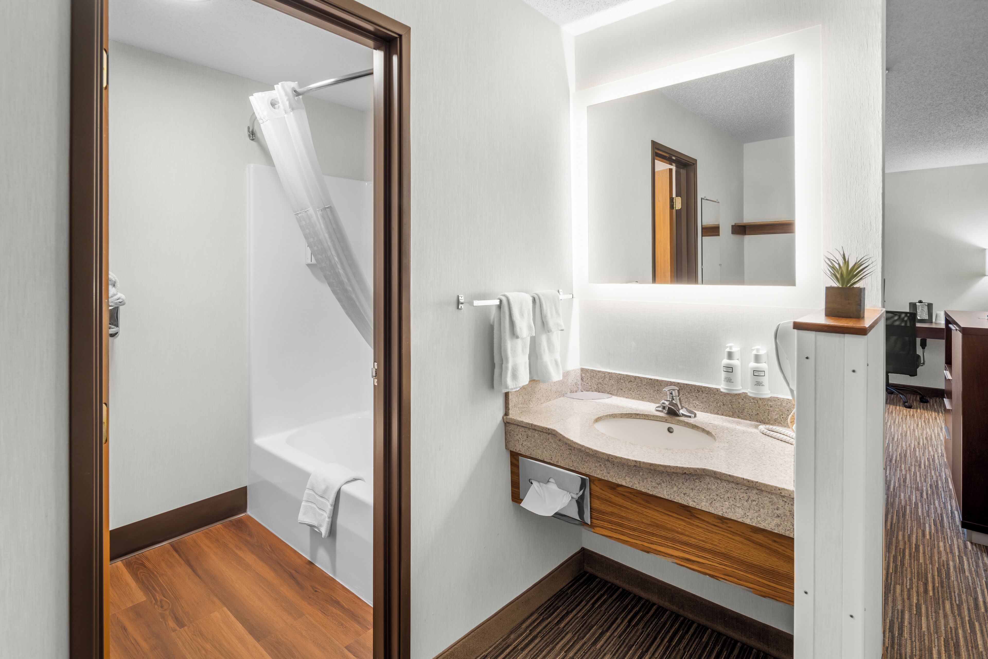 EverSpring Inn & Suites