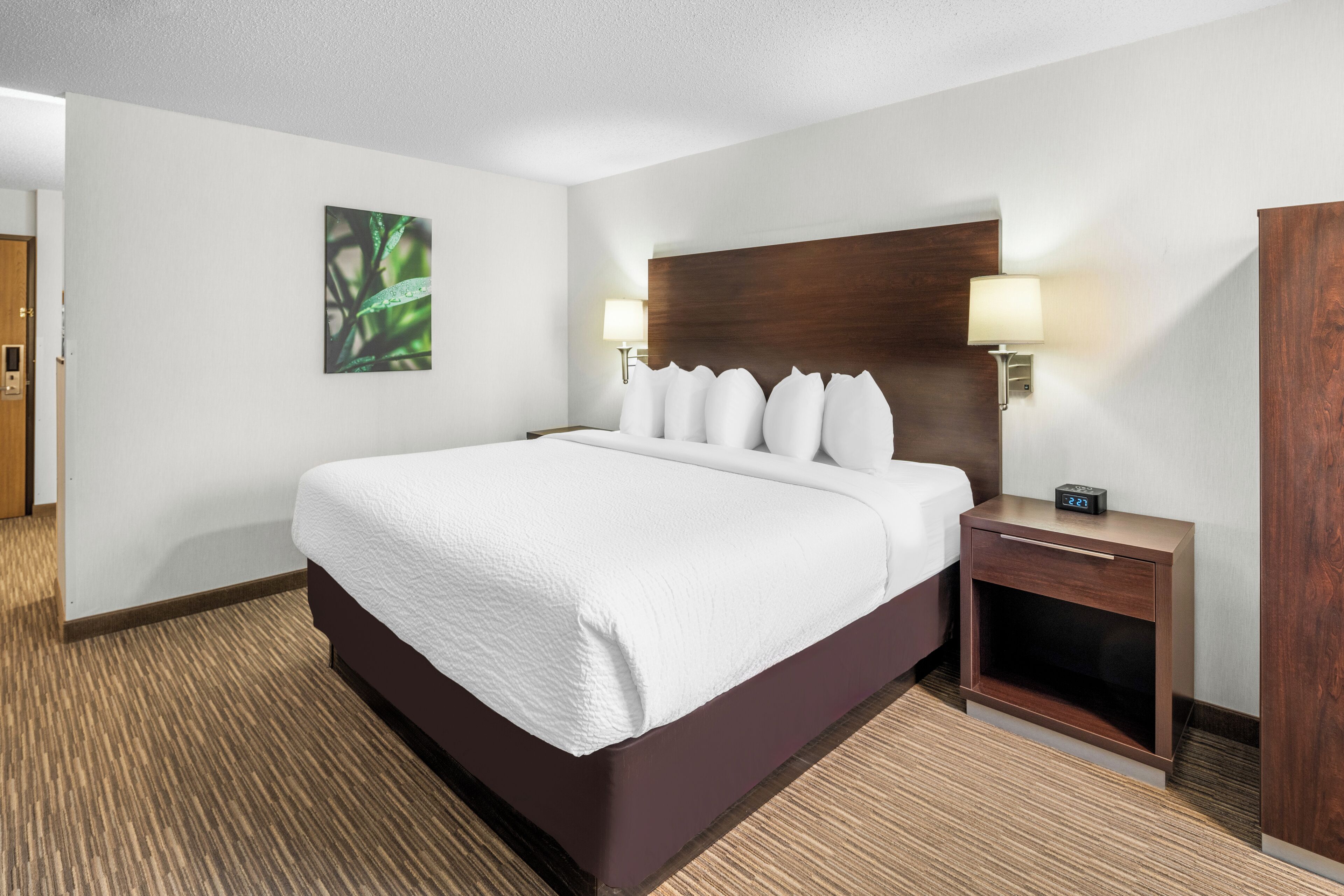 EverSpring Inn & Suites