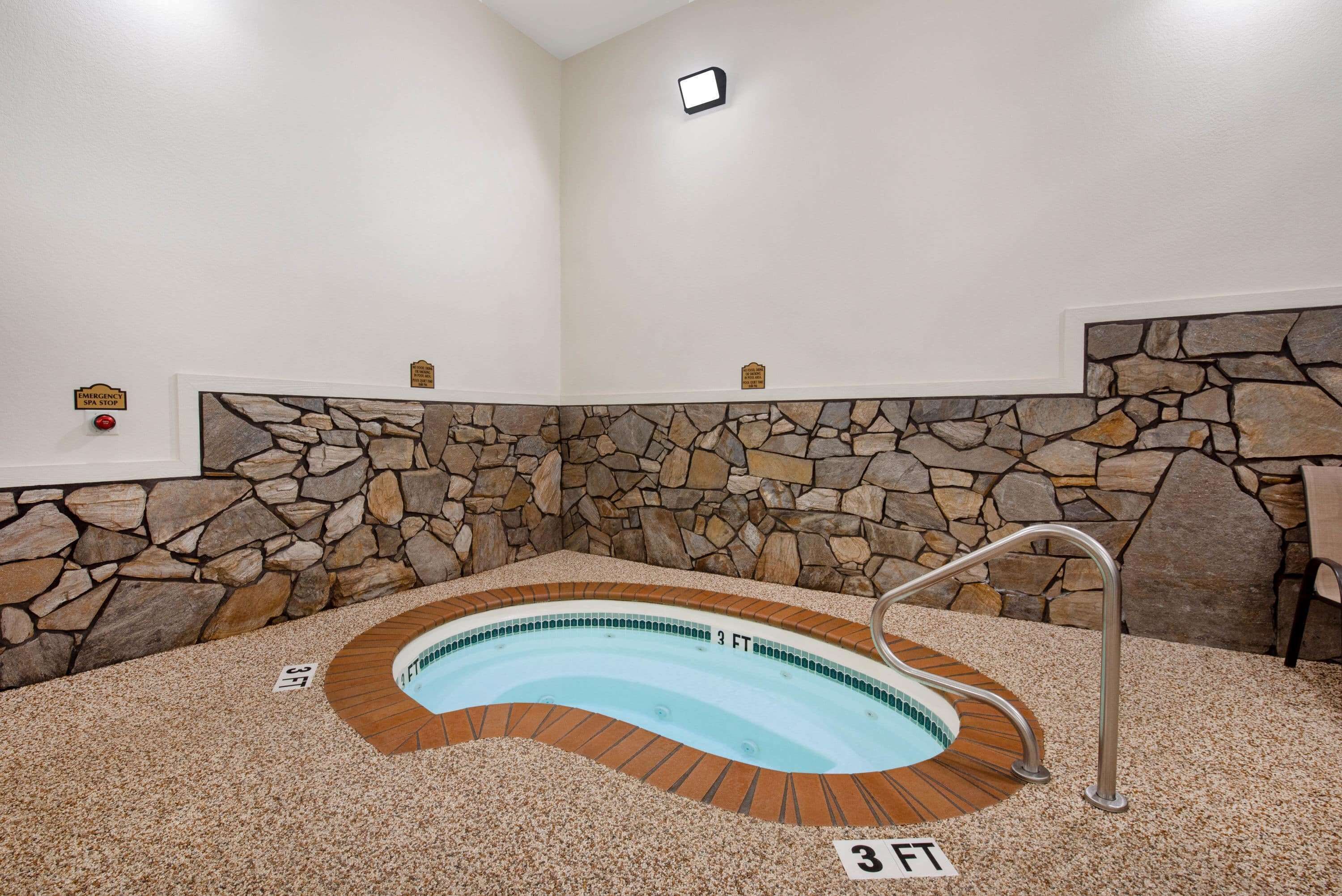 Super 8 by Wyndham Hill City/Mt Rushmore/ Area