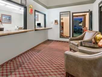 Super 8 by Wyndham Huron