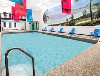 Super 8 by Wyndham Huron