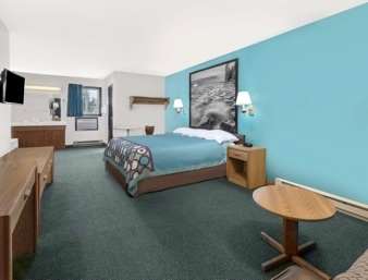 Super 8 by Wyndham Huron
