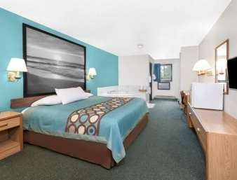 Super 8 by Wyndham Huron