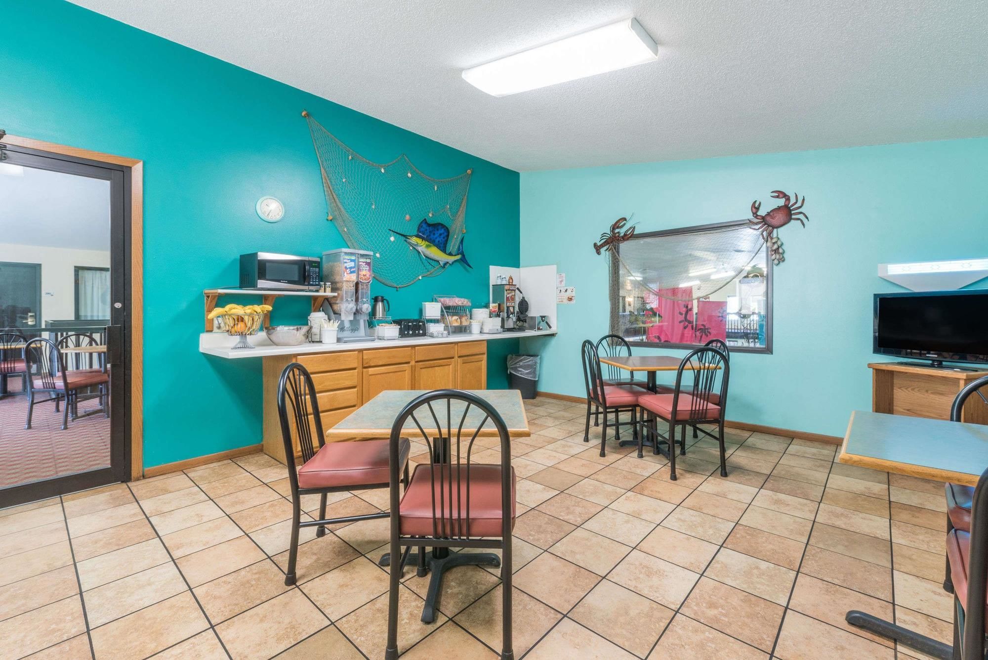 Super 8 by Wyndham Huron