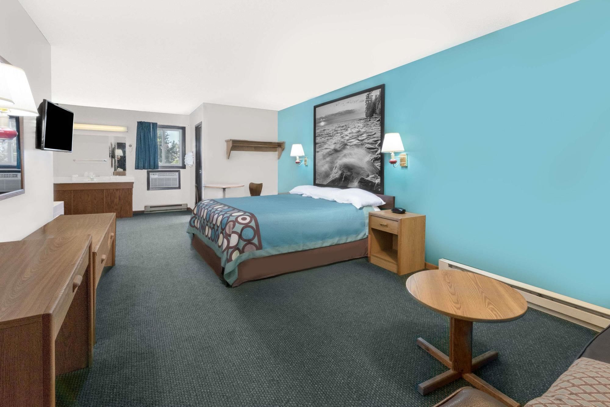 Super 8 by Wyndham Huron