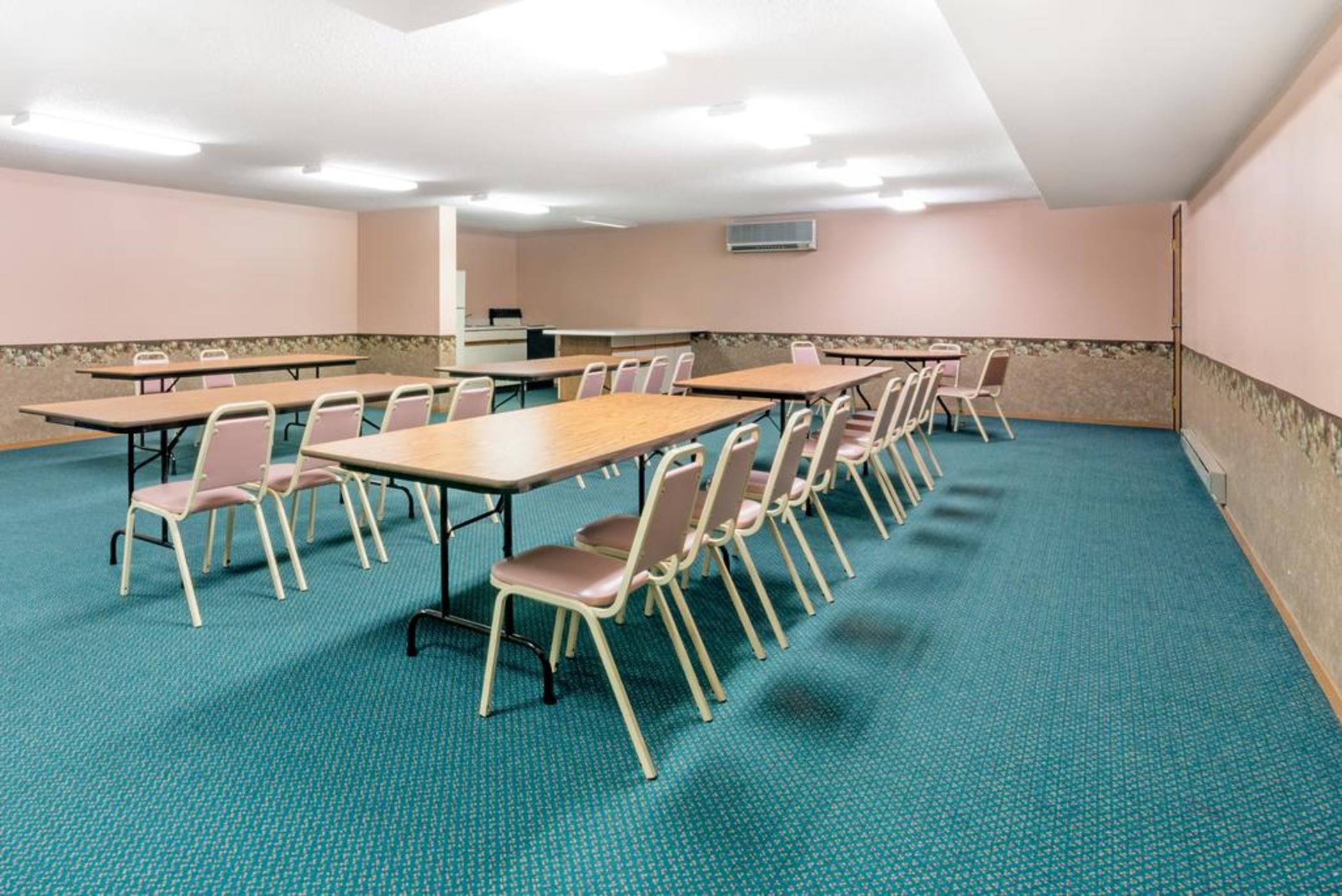 Super 8 by Wyndham Milbank SD