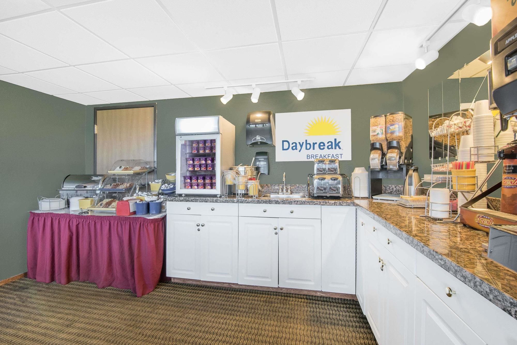 Days Inn by Wyndham Mitchell SD