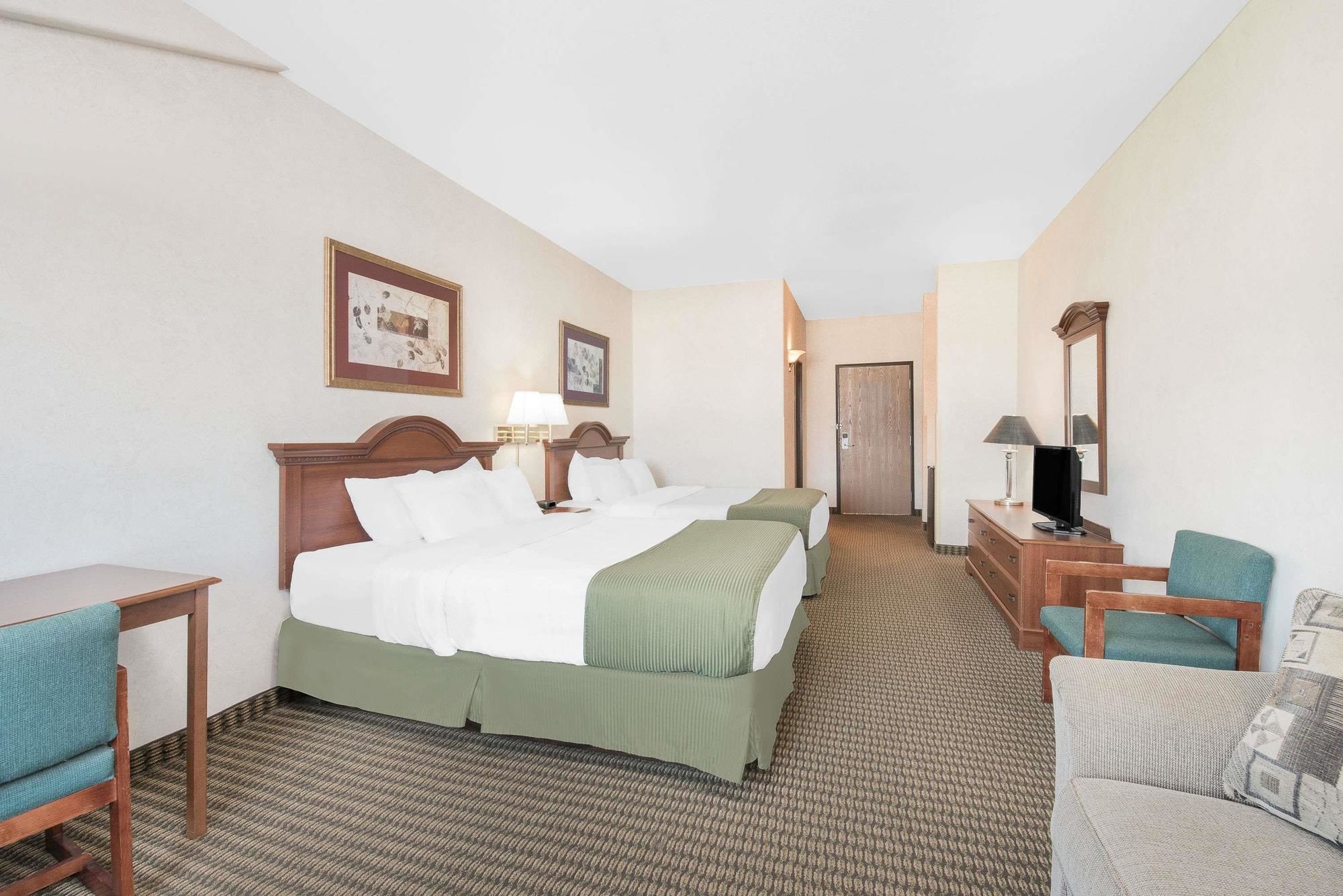 Days Inn by Wyndham Mitchell SD