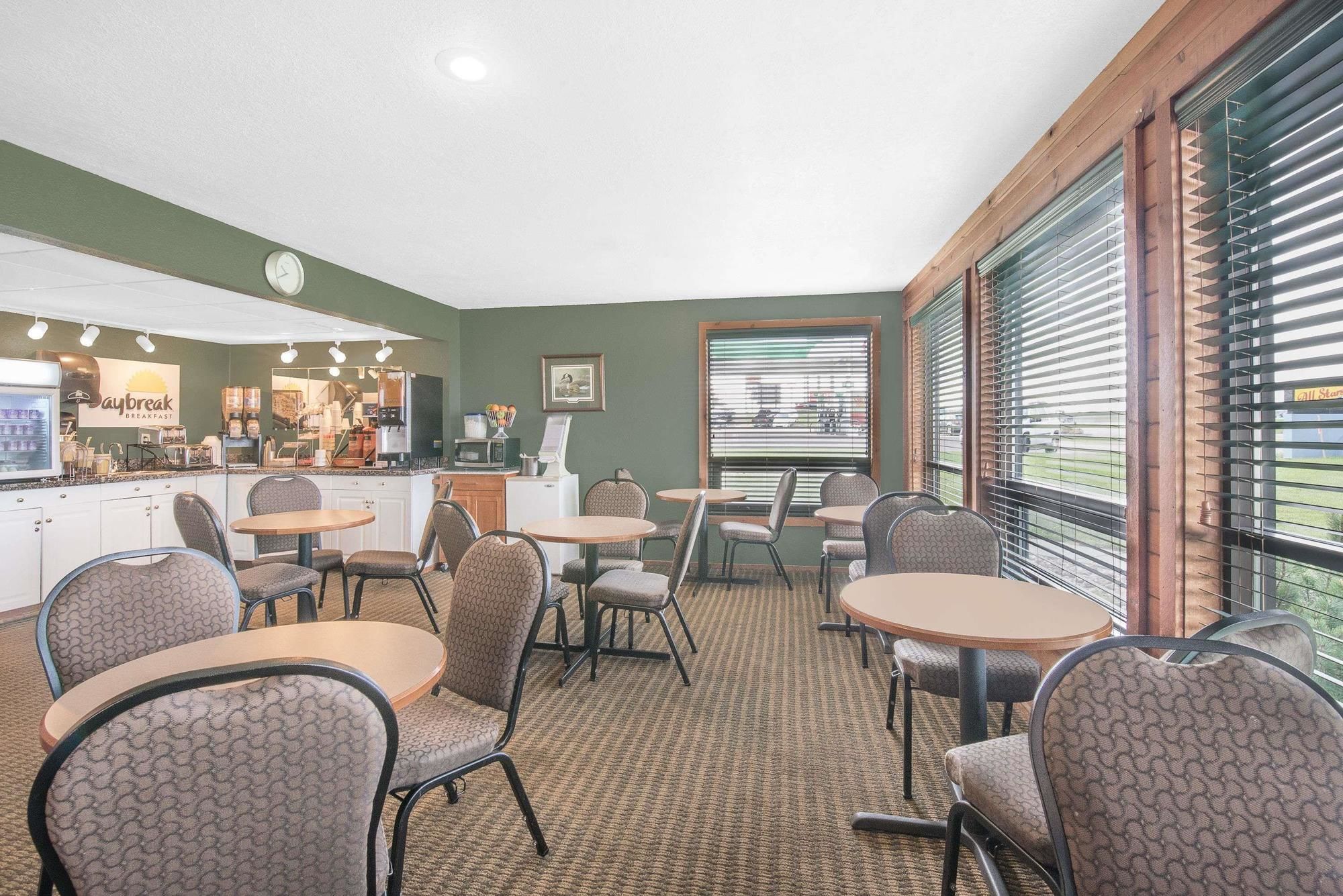 Days Inn by Wyndham Mitchell SD
