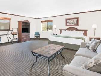 Days Inn by Wyndham Mitchell SD