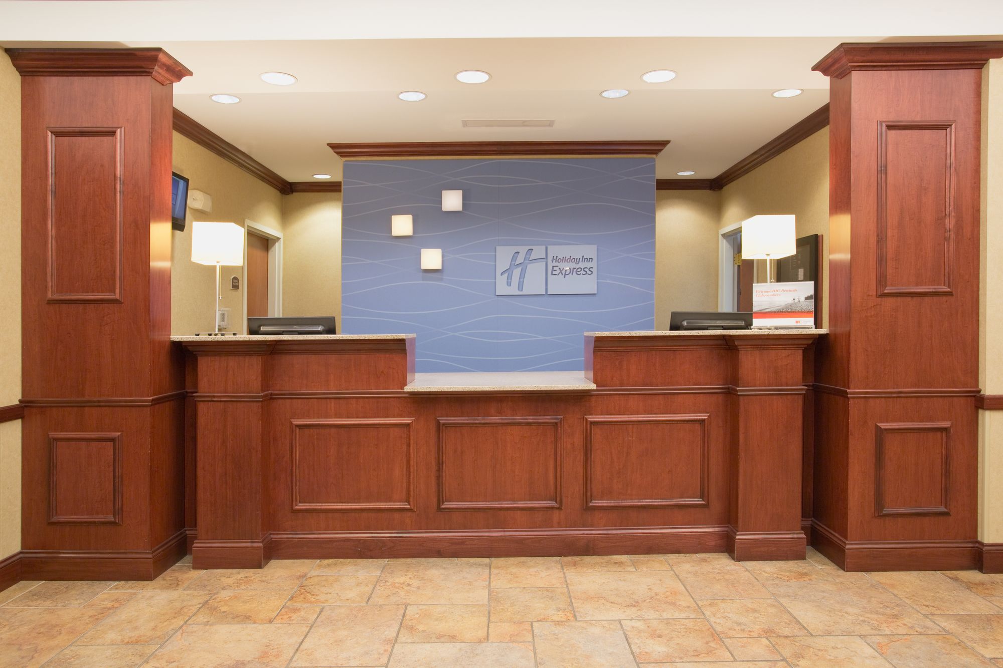 Holiday Inn Express Hotel & Suites Mitchell