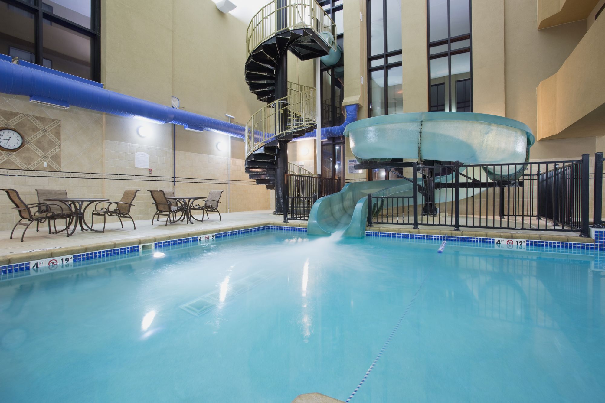 Holiday Inn Express Hotel & Suites Mitchell