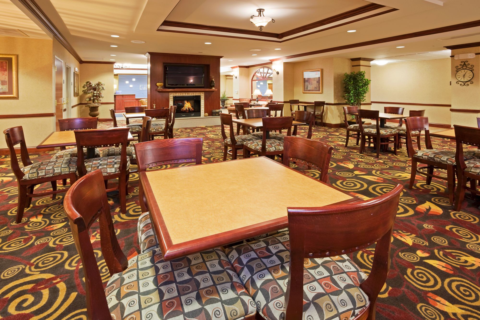 Holiday Inn Express Hotel & Suites Mitchell